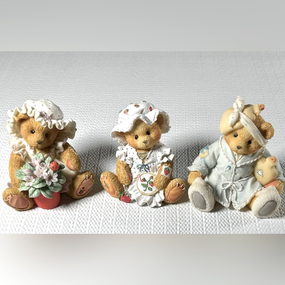 3 Cherished Teddies, Jenna with Strawberry Violet with flowers, little patient